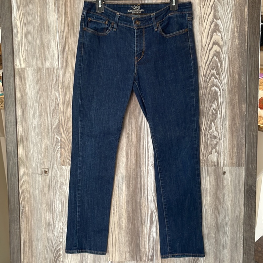 Levi’s slight curve classic slim. 10
